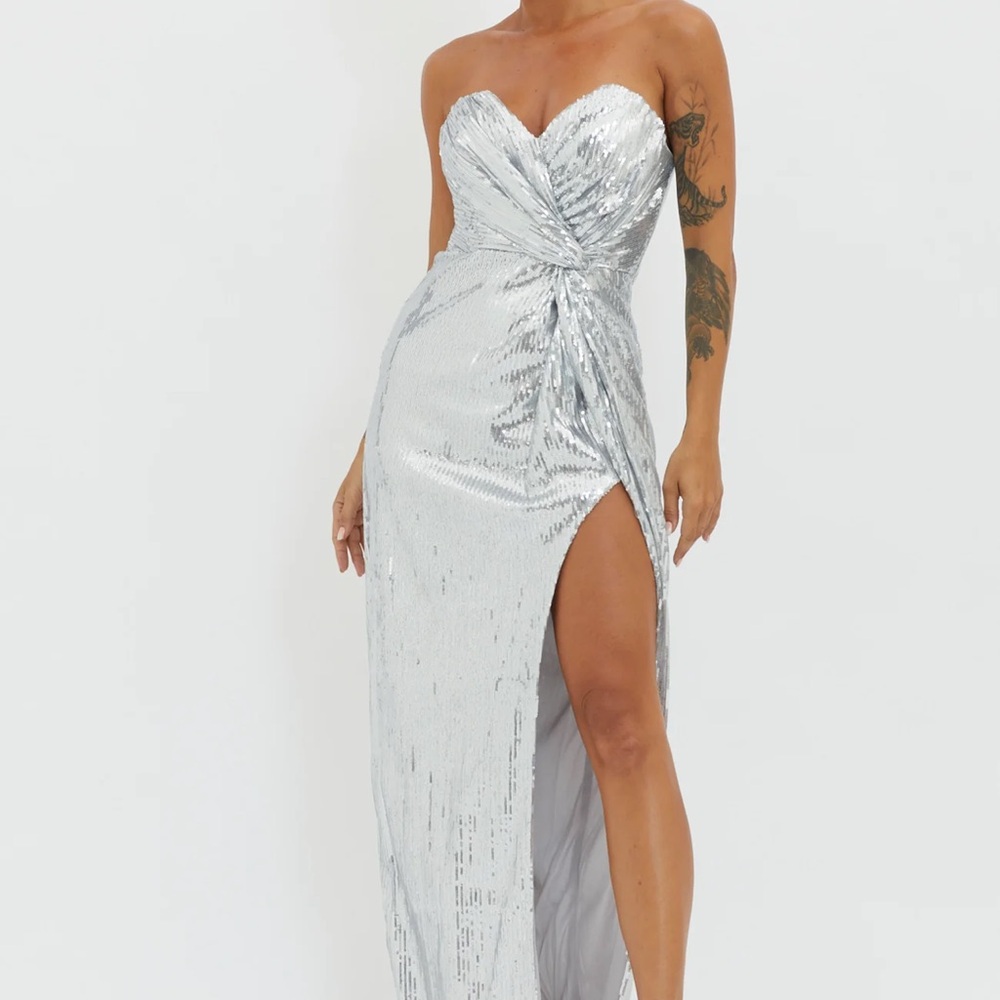 Selfie Leslie Silver Strapless Prom Dress